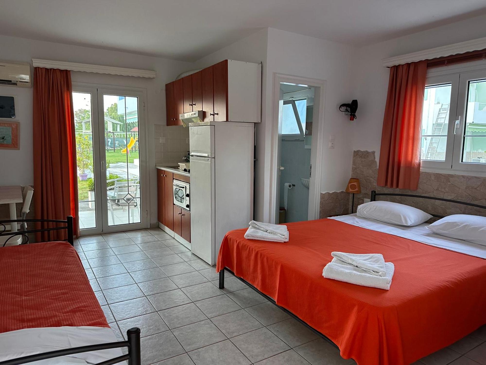 Aparthotel 7Syn7 à Oraioi Extérieur photo